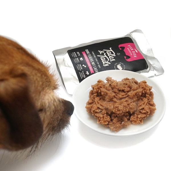 Tales &amp; Tails PAWESOME FOOD FOR PETS Futtertube für Hunde inklusive